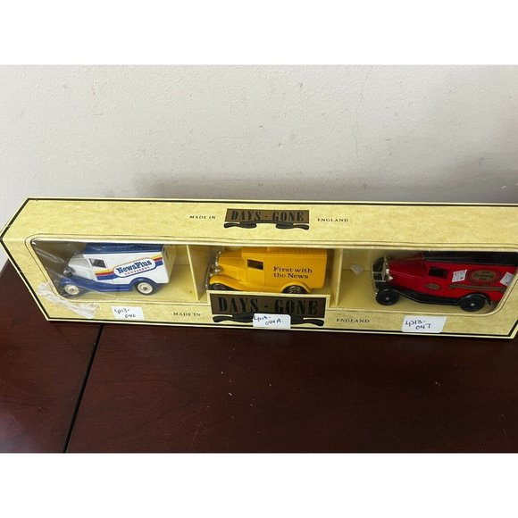 Vintage LLEDO LP13 1934 MODEL A FORD VAN Truck set of 3 news newspaper new - Picture 8 of 11